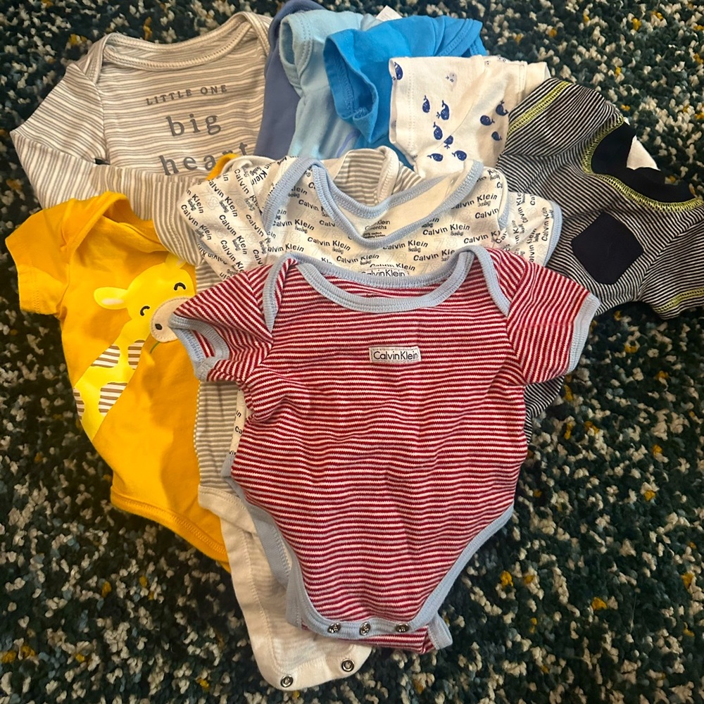 Onesies newborn and 0/3